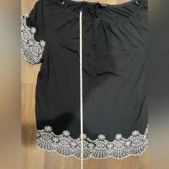 Adrianna Papell Scalloped Embroidered Hem Top in Black and Ivory Size XL - Picture 7 of 8